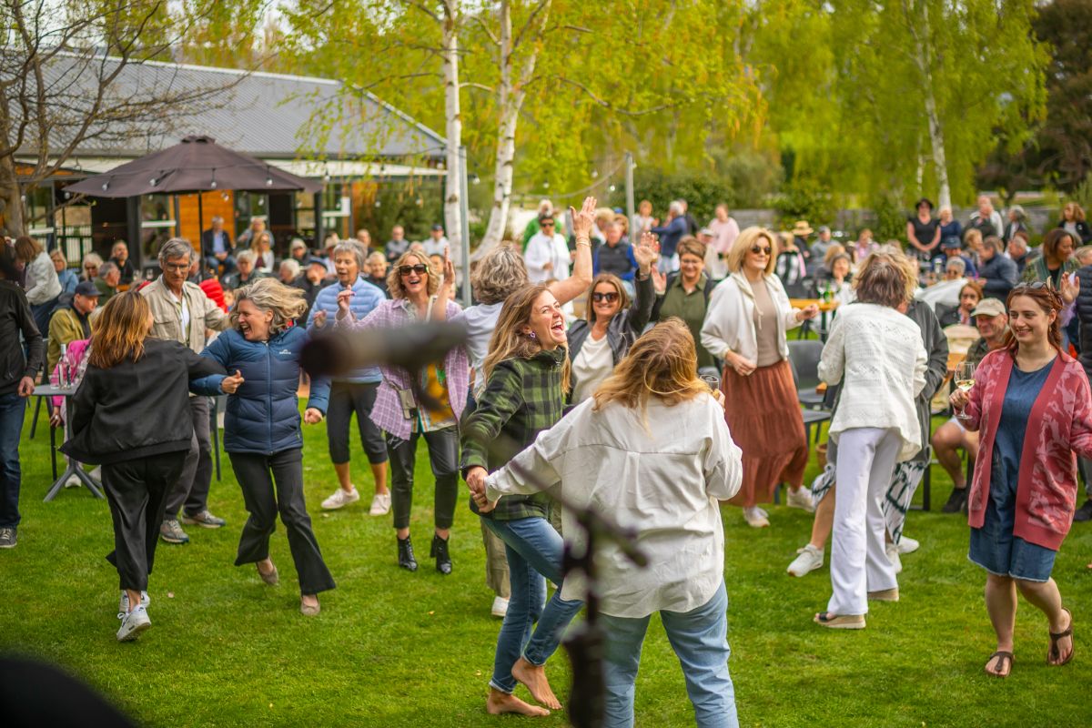 Tony Lewis as ROBBIE WILLIAMS! LIVE on the 11th January!